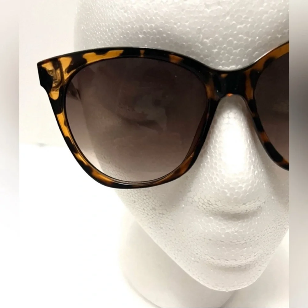 NWT Suzy Levian Brown Tortoise Frame Gold Chain Oversized Sunglasses UV 100%